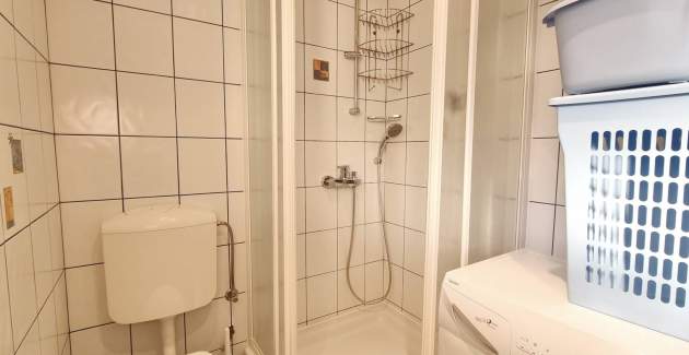 Apartment Vlahinja - mit Balkon, 100 m vom Strand entfernt