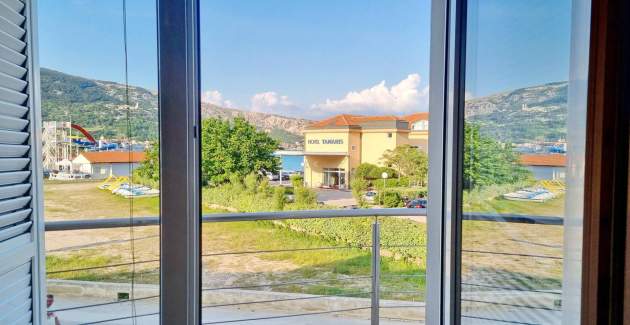 Apartment Vlahinja - mit Balkon, 100 m vom Strand entfernt