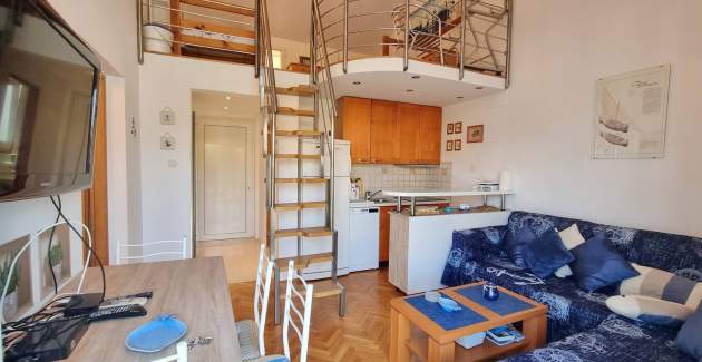 Apartment Vlahinja - mit Balkon, 100 m vom Strand entfernt