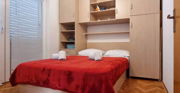 Apartment Vlahinja - mit Balkon, 100 m vom Strand entfernt