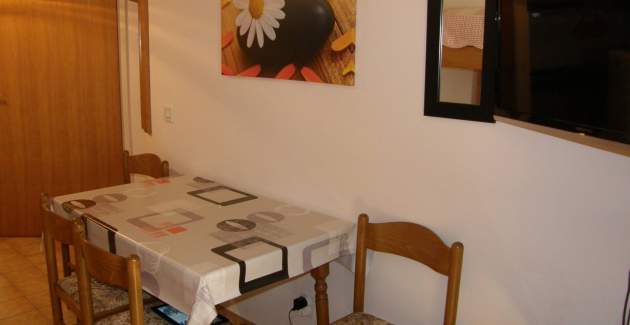 Studio Vranic – mit Balkon, 450 m vom Strand entfernt