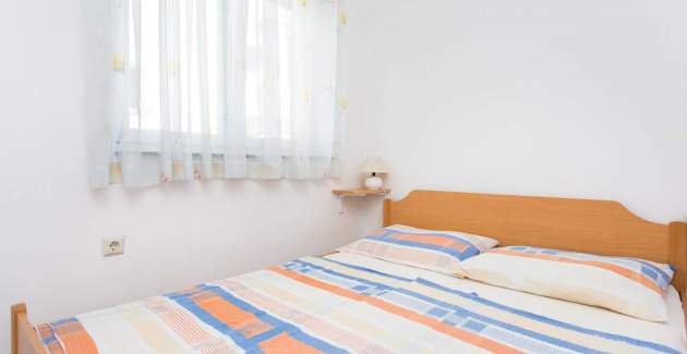 Apartment Mrakovcic Nr. 2 - mit Terrasse, 350 m vom Strand entfernt