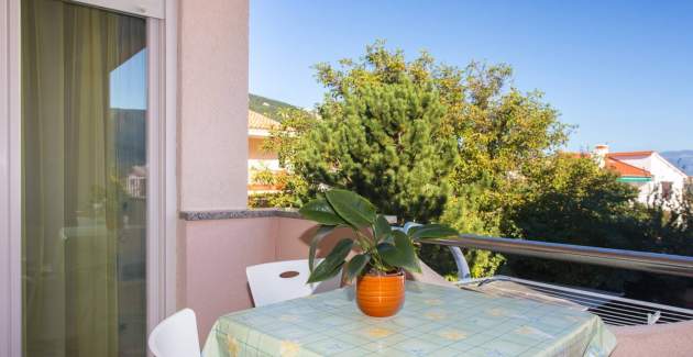 Apartment Mrakovcic Nr. 4 - mit Balkon, 350 m vom Strand entfernt