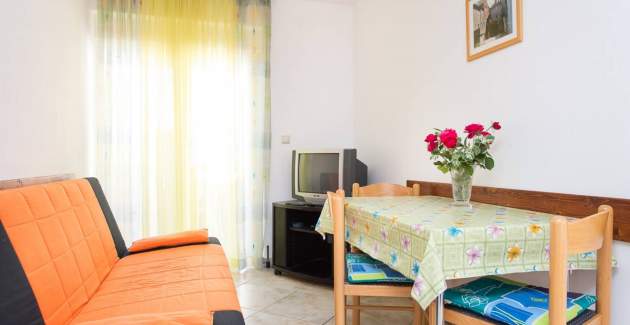 Apartment Mrakovcic Nr. 4 - mit Balkon, 350 m vom Strand entfernt