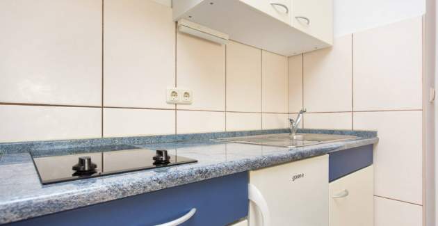 Apartment Mrakovcic Nr. 4 - mit Balkon, 350 m vom Strand entfernt