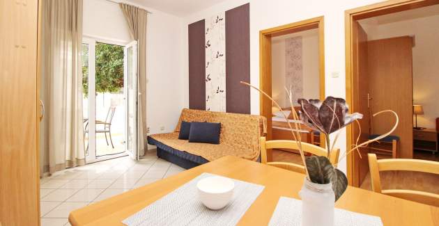 Apartment Limun 1 – mit Terrasse, 350 m vom Strand entfernt