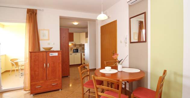 Apartment Limun 3 – mit Balkon, 350 m vom Strand entfernt