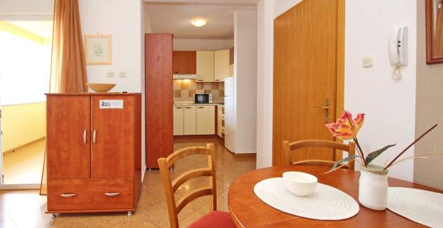 Apartment Limun 3 – mit Balkon, 350 m vom Strand entfernt