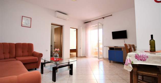 Apartment Lucijana Nr. 2 – mit Balkon, 150 m vom Strand entfernt