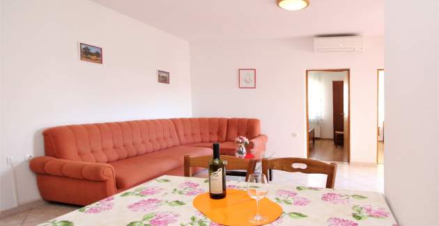 Apartment Lucijana Nr. 2 – mit Balkon, 150 m vom Strand entfernt