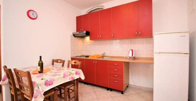 Apartment Lucijana Nr. 2 – mit Balkon, 150 m vom Strand entfernt