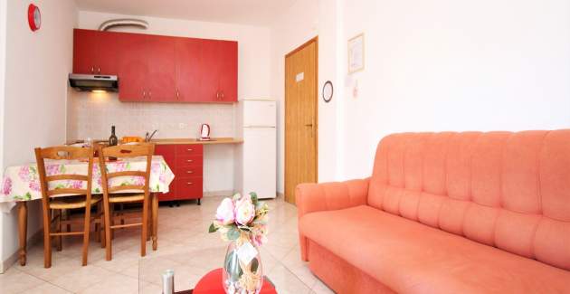 Apartment Lucijana Nr. 2 – mit Balkon, 150 m vom Strand entfernt
