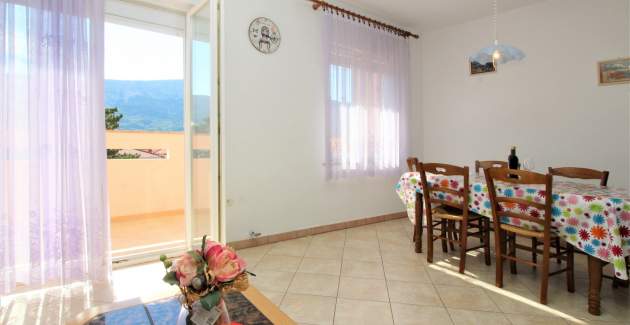 Apartment Lucijana Nr. 4 – mit Balkon, 150 m vom Strand entfernt