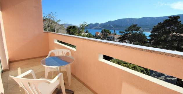 Apartment Lucijana Nr. 4 – mit Balkon, 150 m vom Strand entfernt