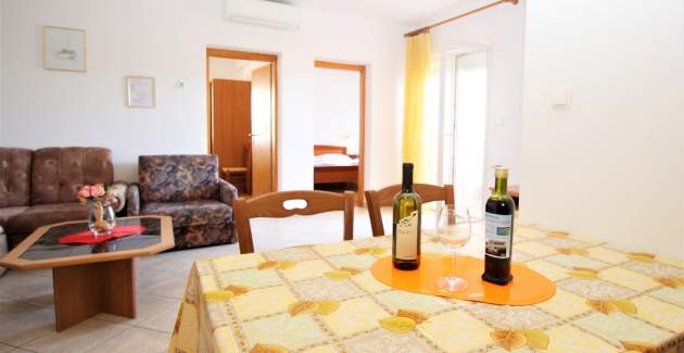 Apartment Lucijana Nr. 5 – mit Balkon, 150 m vom Strand entfernt