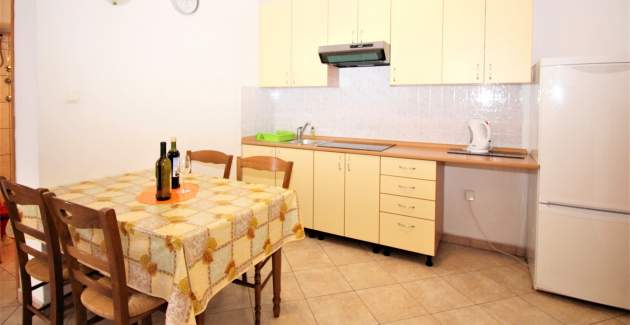 Apartment Lucijana Nr. 5 – mit Balkon, 150 m vom Strand entfernt