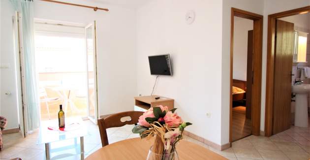 Apartment Lucijana Nr. 6 – mit Balkon, 150 m vom Strand entfernt