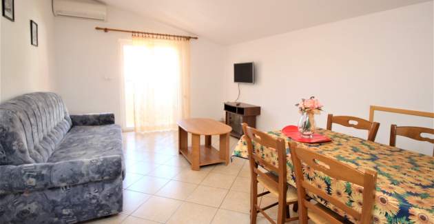 Apartment Lucijana Nr. 8 – mit Balkon, 150 m vom Strand entfernt