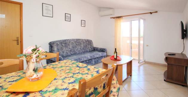 Apartment Lucijana Nr. 8 – mit Balkon, 150 m vom Strand entfernt