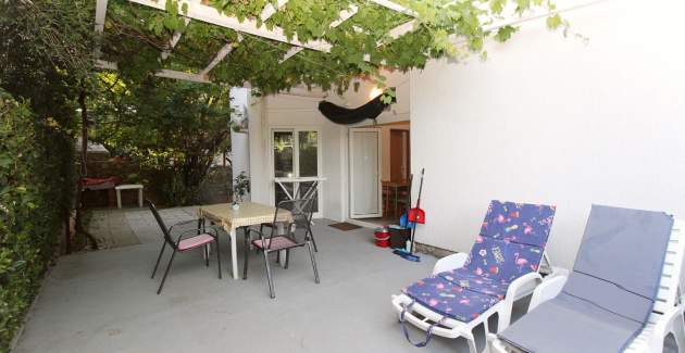 Studio Mul Nr. 3 Dr – für 4 Personen, mit Terrasse