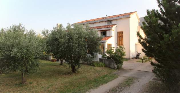 Apartman Petrica br. 1 – bez balkona, smješten u mirnom mjestu Jurandvor pokraj Baške