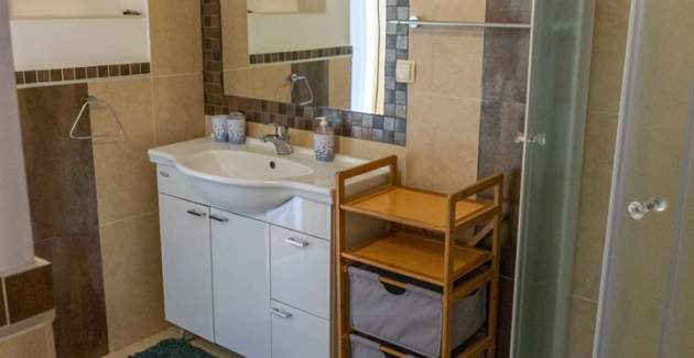 Apartman Petrica br. 1 – bez balkona, smješten u mirnom mjestu Jurandvor pokraj Baške