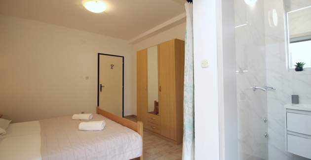 Apartman Petrica br. 2 - s balkonom, smješten u mirnom selu Jurandvor u blizini Baške