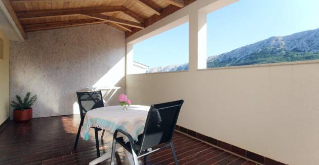 Apartman Petrica br. 2 - s balkonom, smješten u mirnom selu Jurandvor u blizini Baške