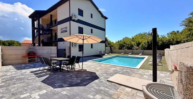 Apartment Lavanda Verde 2 — with Pool