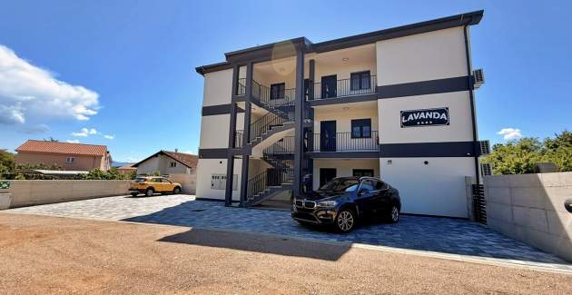 Apartment Lavanda Verde 5 — mit Pool