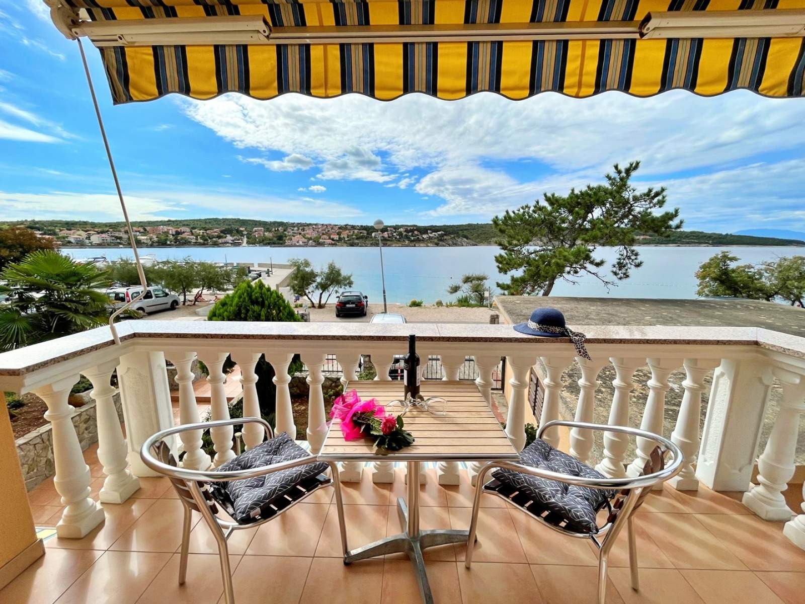 Apartment Tiha Lili 1 – 10 m vom Strand, Meerblick