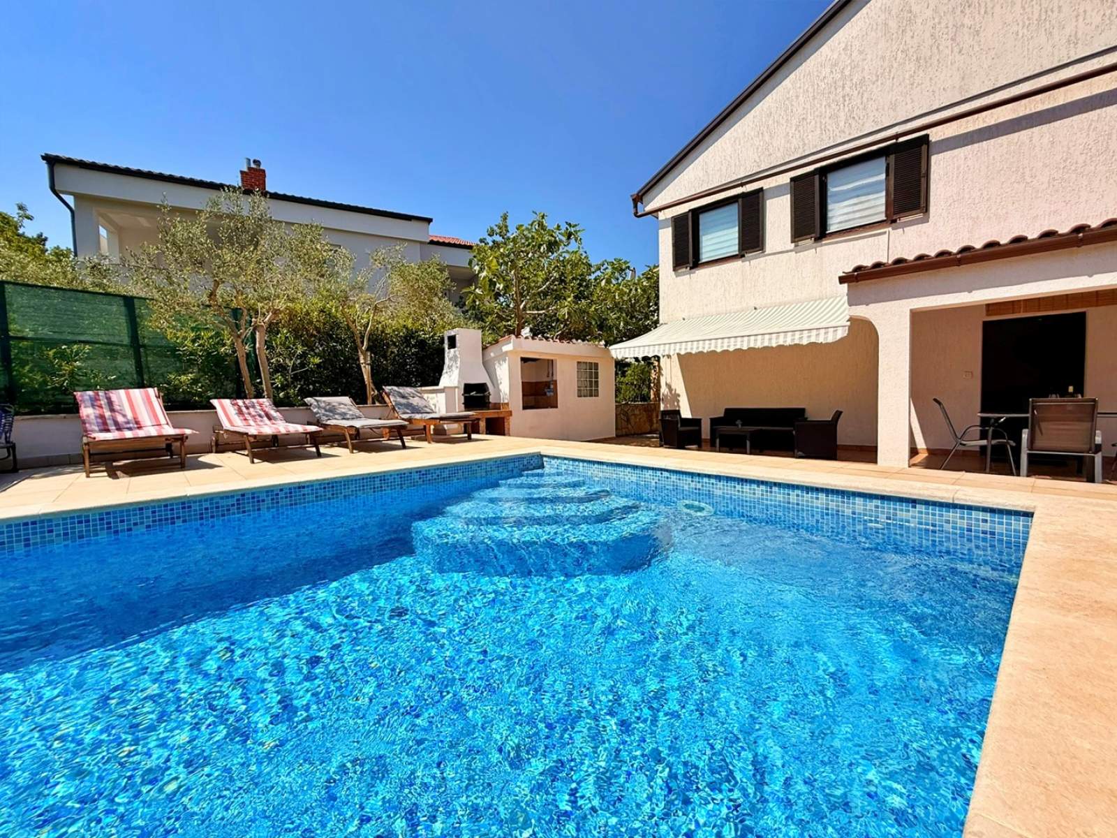 Apartment Zeljko A2 mit Pool