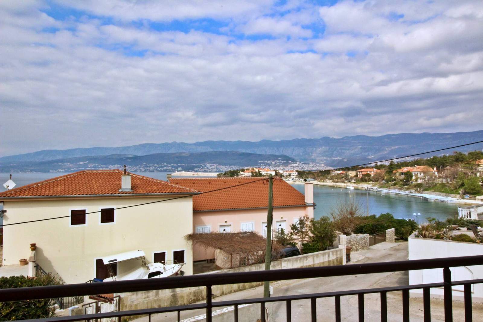 Apartment Ivo 1 – Sea View and Balcony