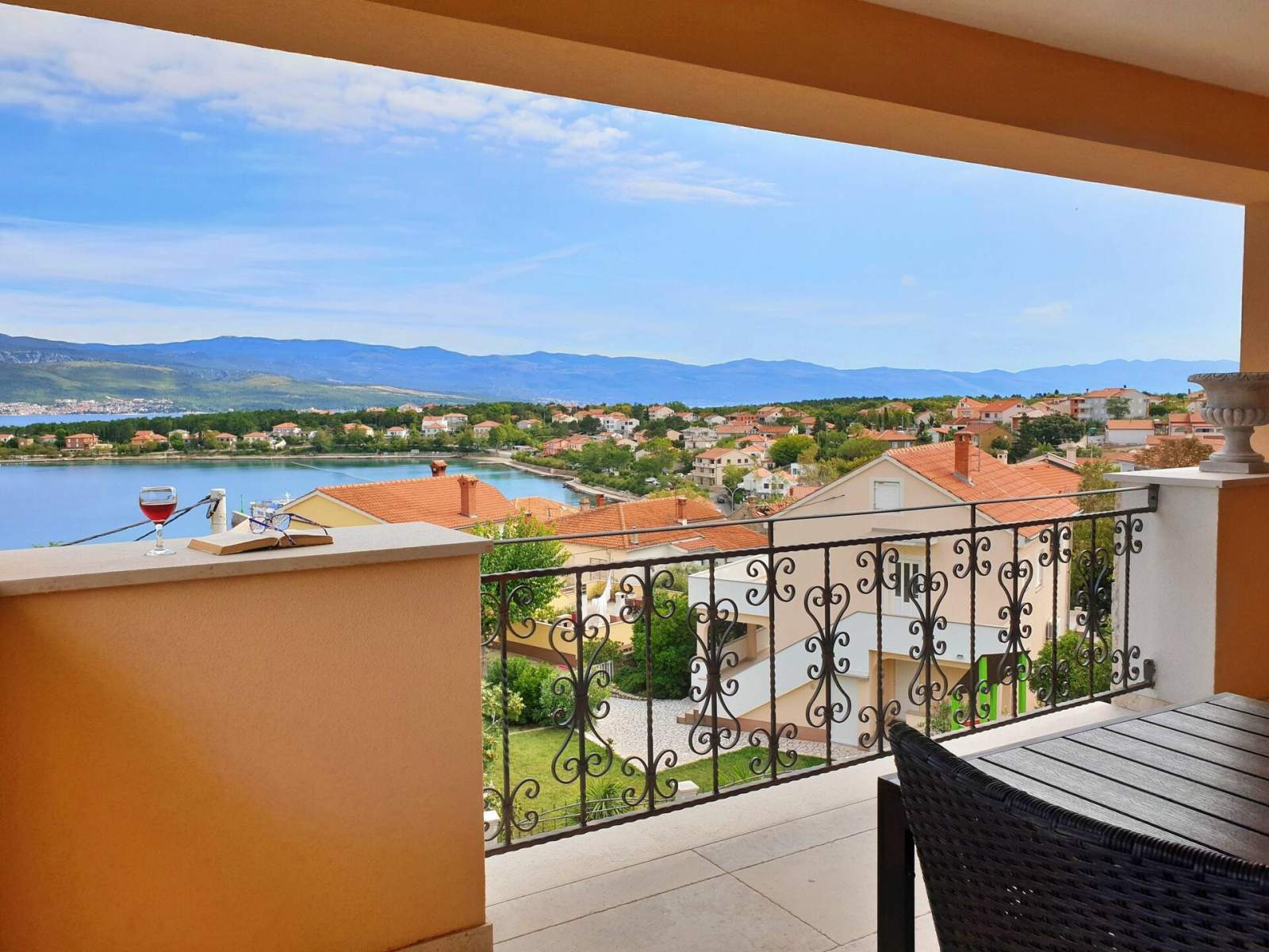 Apartment Rebeka 3 – Meerblick, 160 m vom Meer