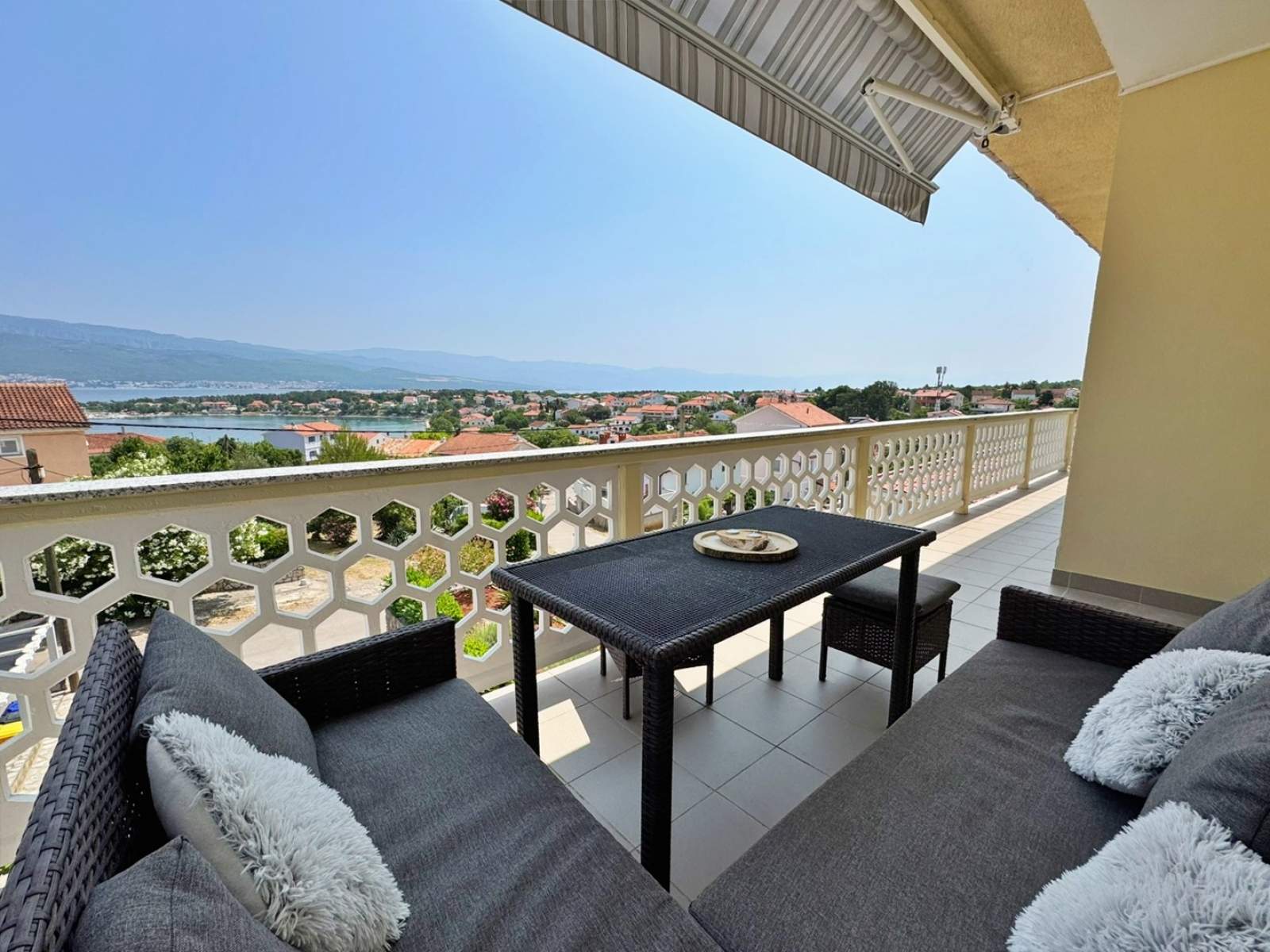 Apartment Rozi – Meerblick und Balkon