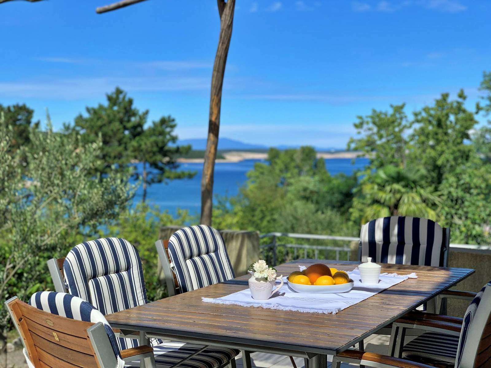 Apartment Savic M – 90 m vom Strand, Meerblick