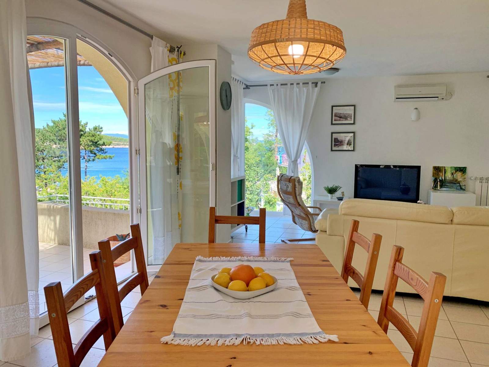 Apartment Savic M – 90 m vom Strand, Meerblick