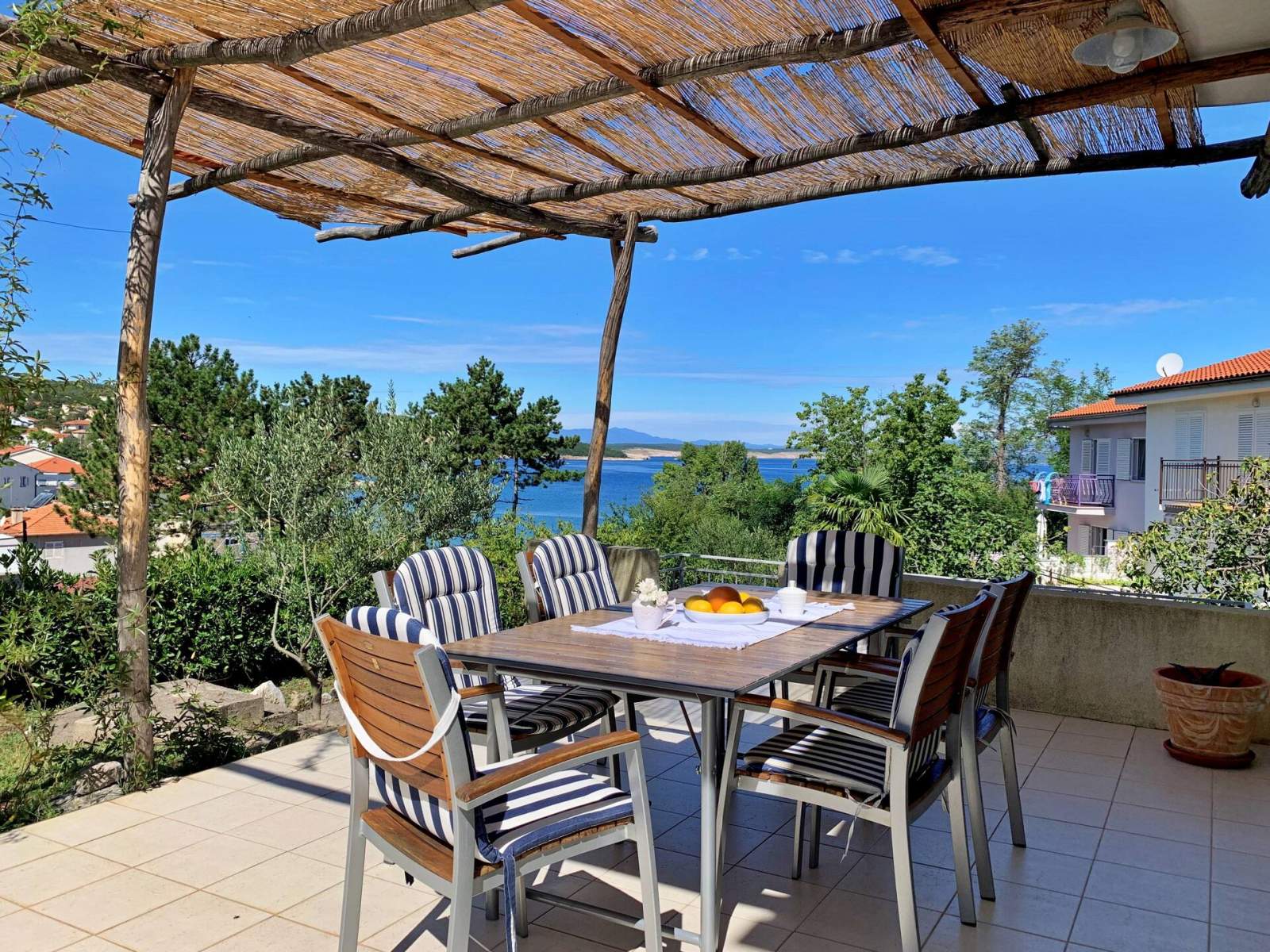 Apartment Savic M – 90 m vom Strand, Meerblick