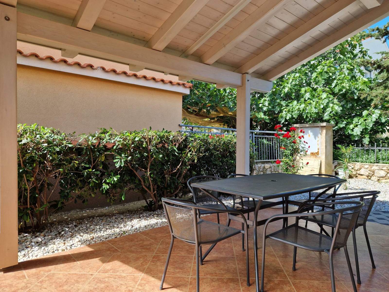 Apartment Brnic AQ P – mit überdachter Terrasse, 90 m vom Strand entfernt