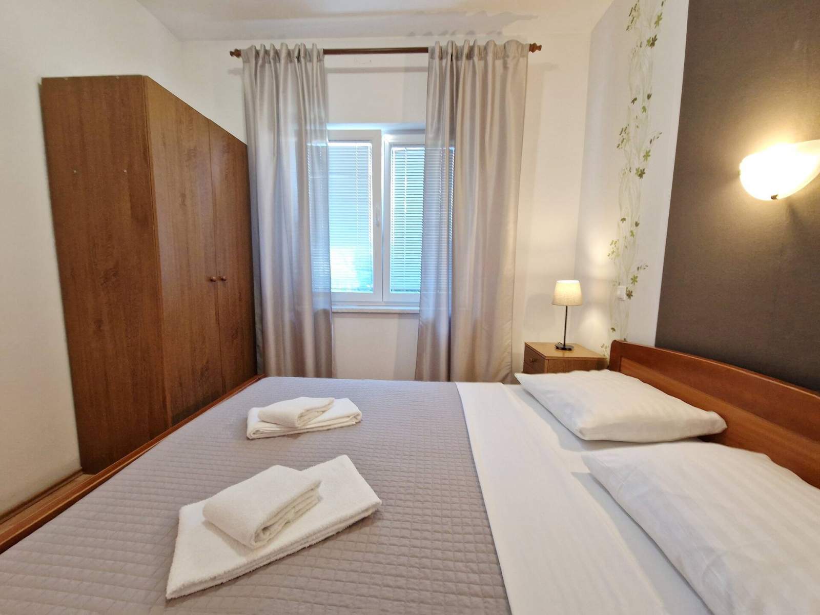 Apartment Brnic AQ P – mit überdachter Terrasse, 90 m vom Strand entfernt