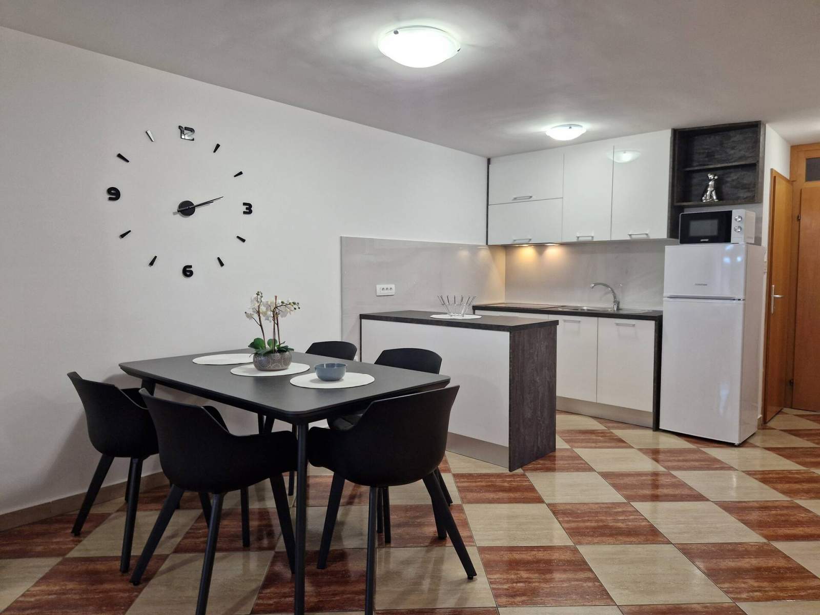 Apartment Brnic AQ 1 – mit Balkon, 90 m vom Strand entfernt
