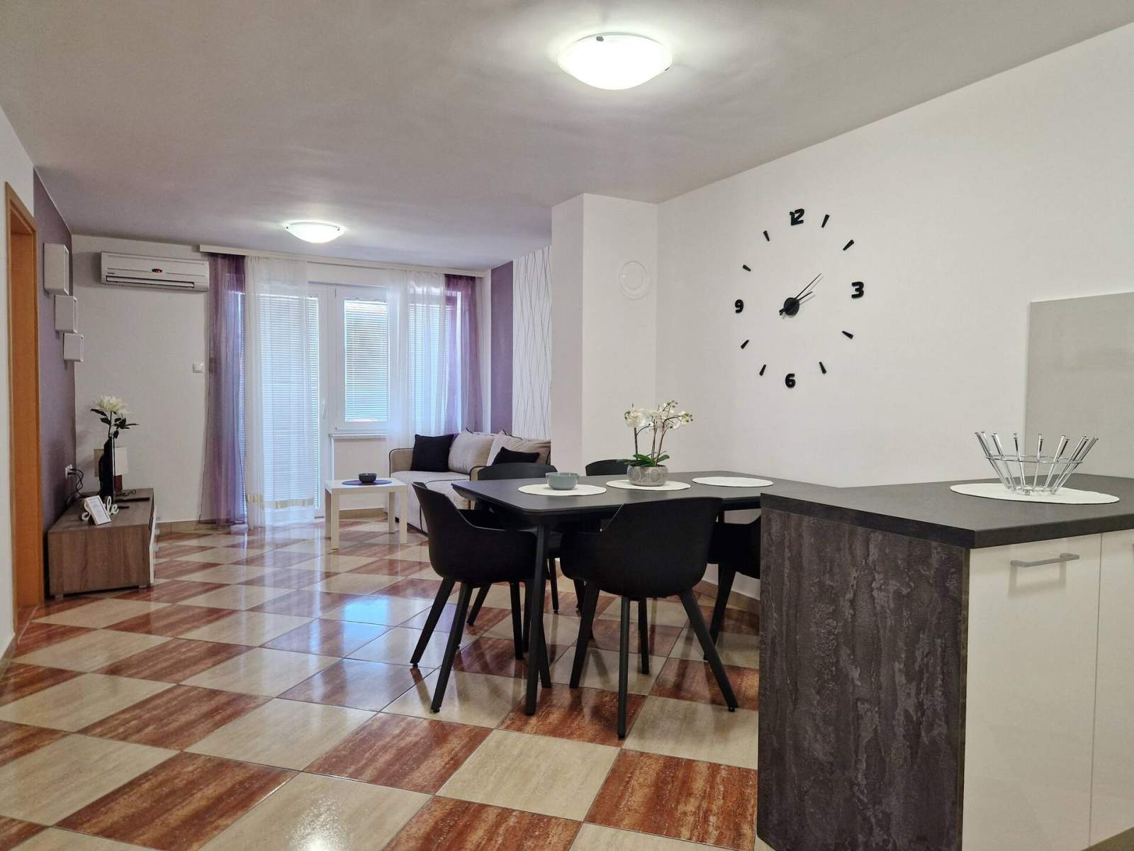 Apartment Brnic AQ 1 – mit Balkon, 90 m vom Strand entfernt