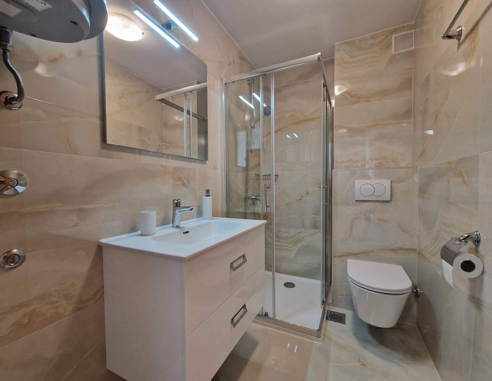 AApartment Brnic AQ 2 – mit Parkplatz, 90 m vom Strand entfernt