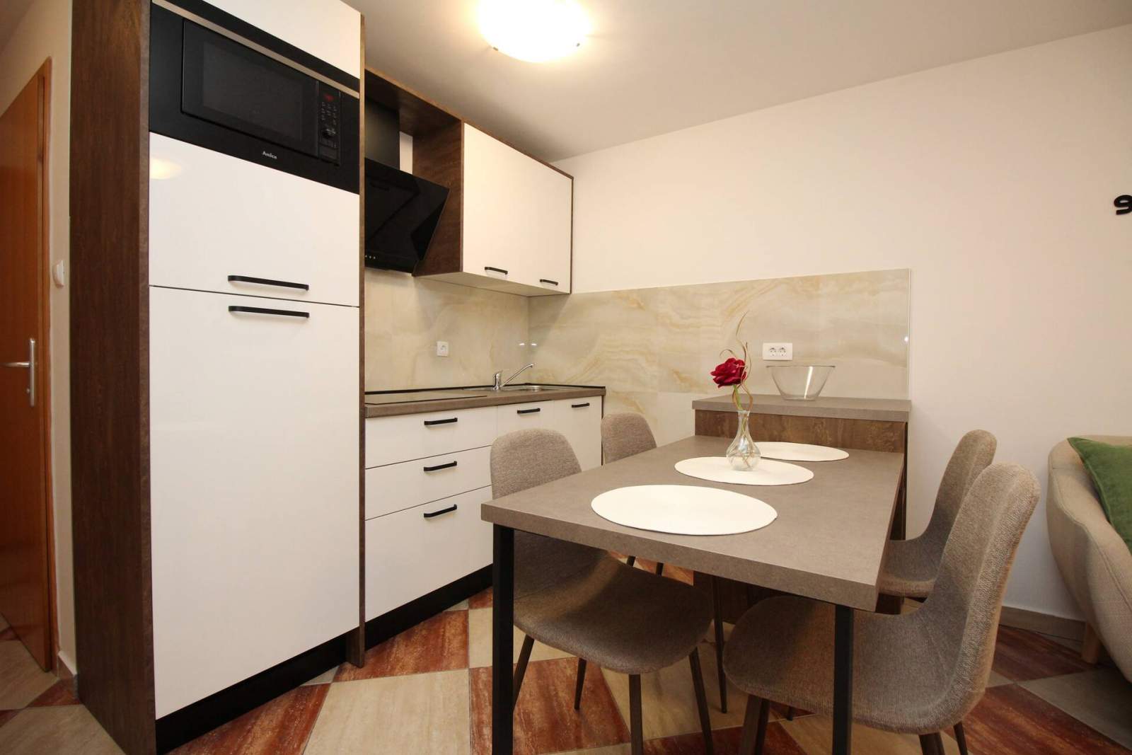 Apartment Brnic AQ 3 - with Balcony, 90 m from the Beach