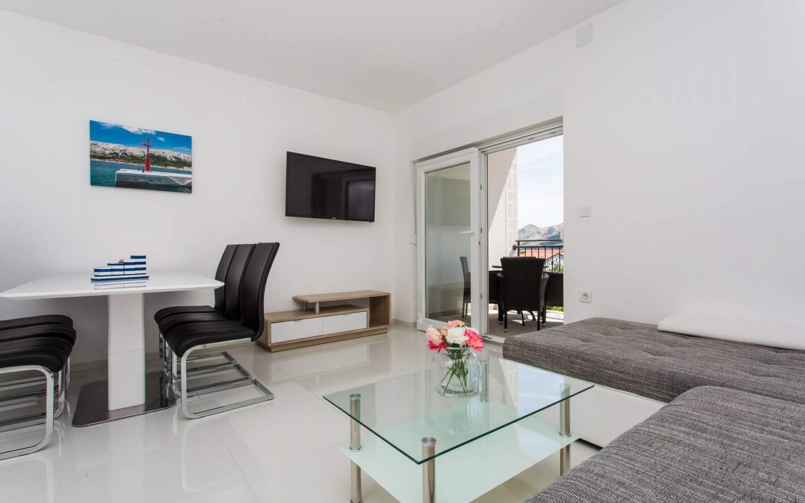 Modernes Apartment Berisha 1 Nr.5 – mit Balkon