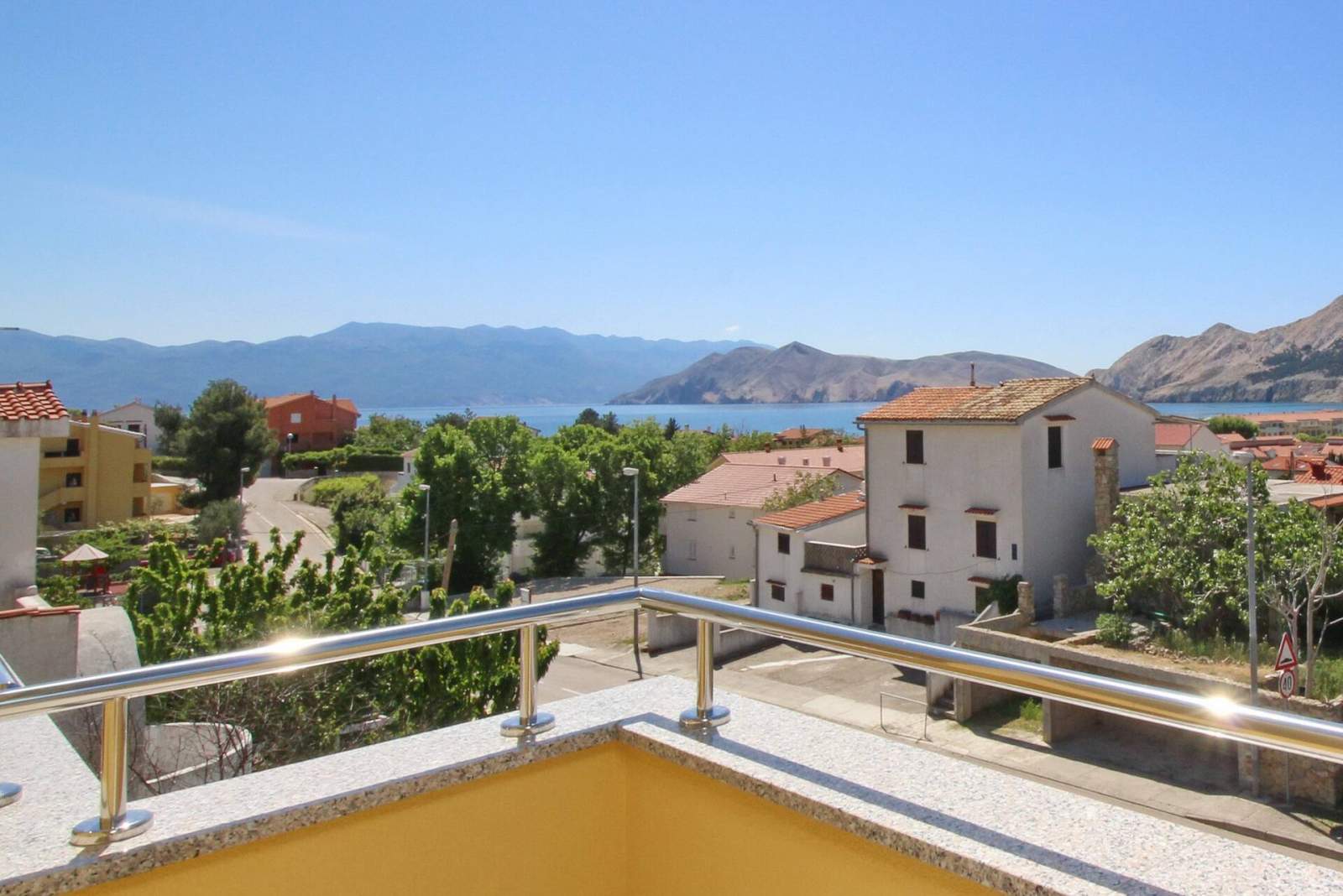 Charming Apartment Brnic No. 6 - with Balcony and Sea View
