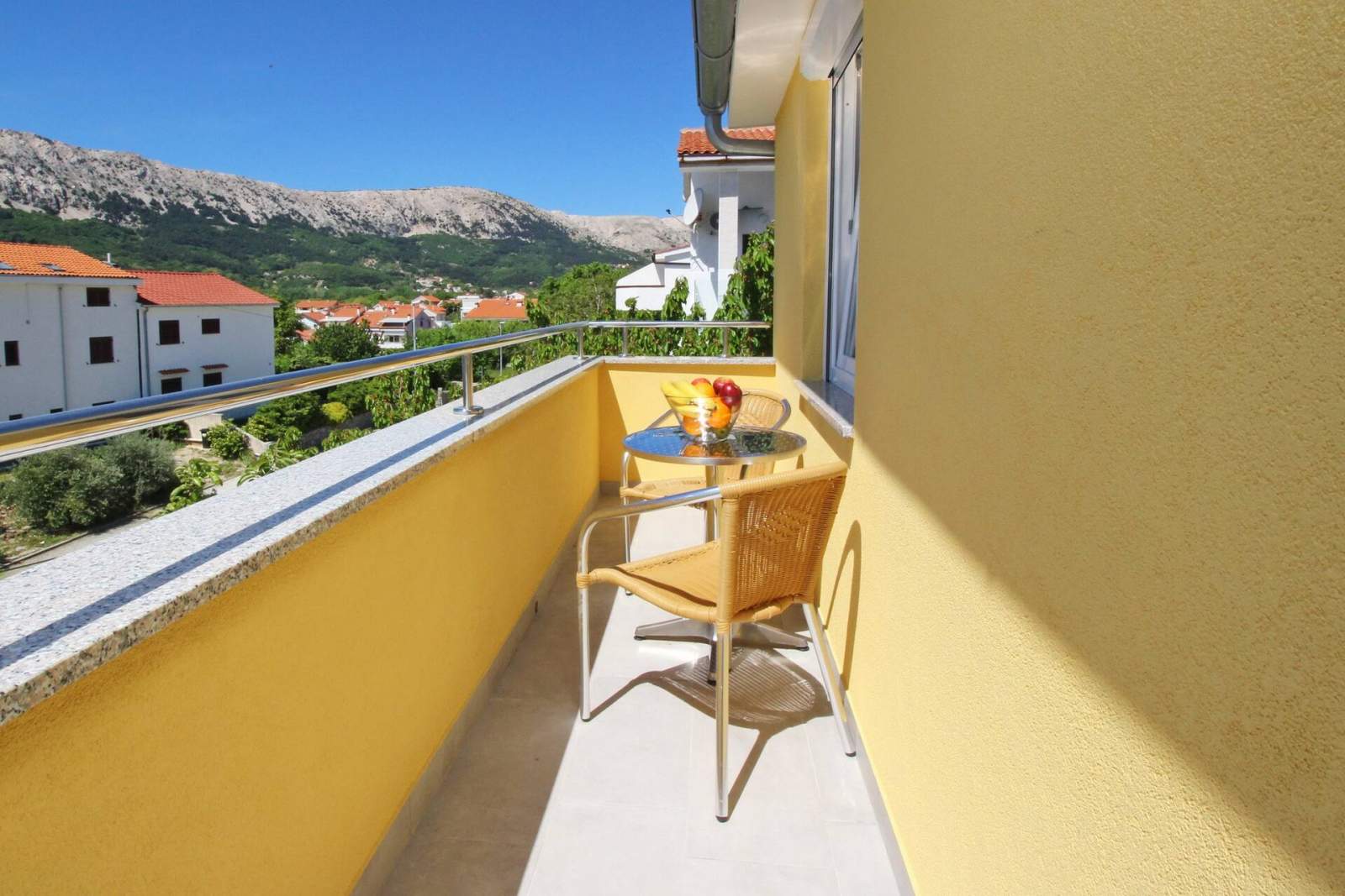 Charming Apartment Brnic No. 6 - with Balcony and Sea View