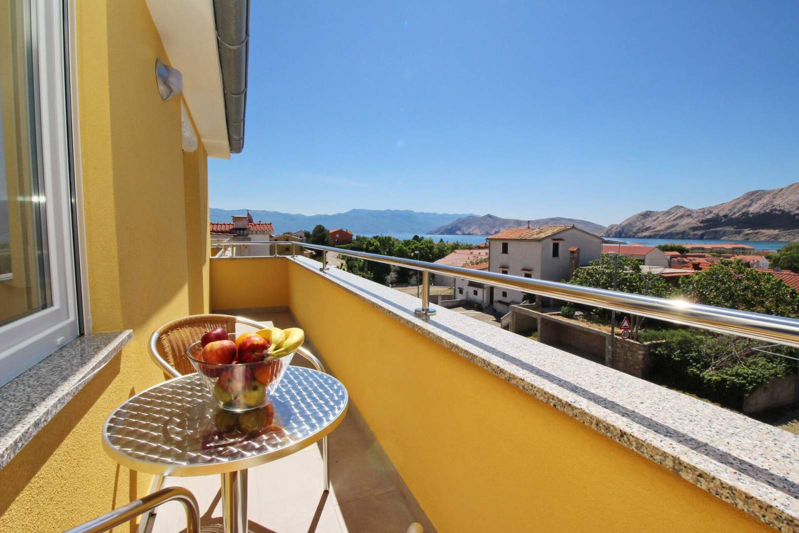 Charming Apartment Brnic No. 6 - with Balcony and Sea View
