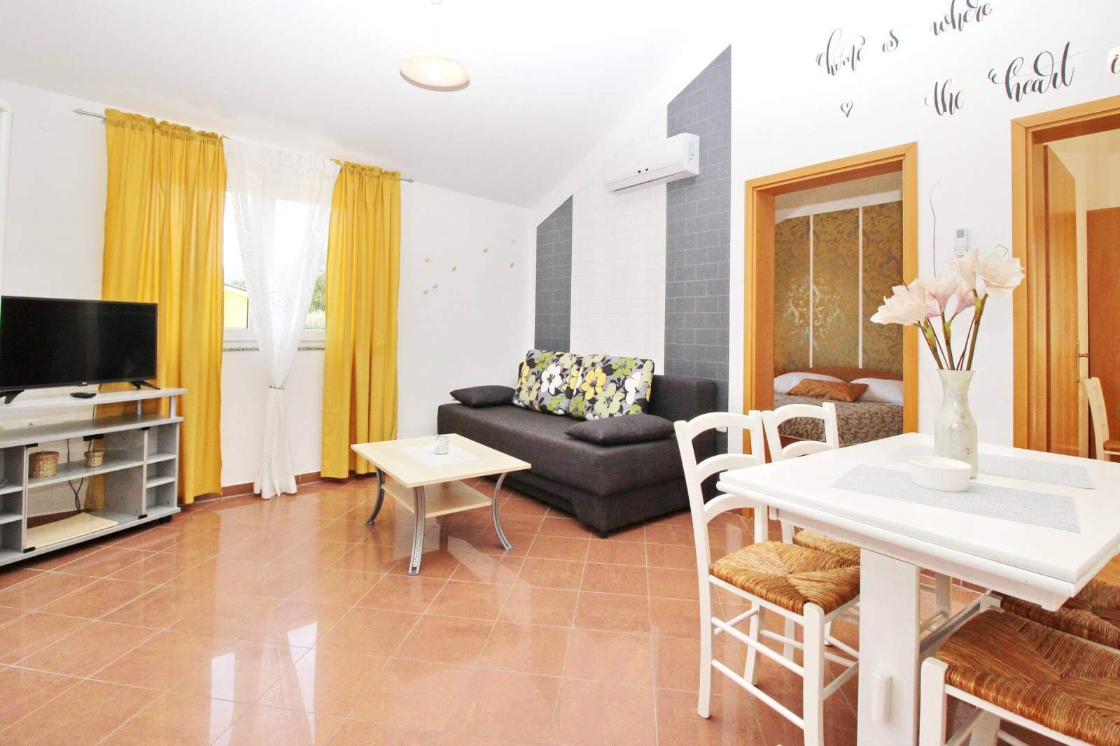 Apartment Brnic Nar. brdo - mit Balkon, 350 m vom Strand entfernt