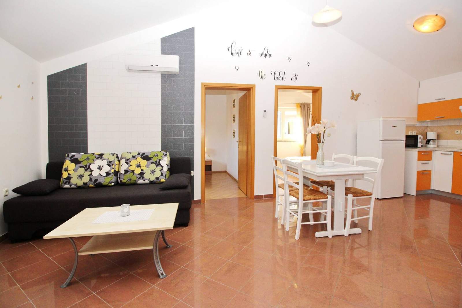 Apartment Brnic Nar. brdo - mit Balkon, 350 m vom Strand entfernt